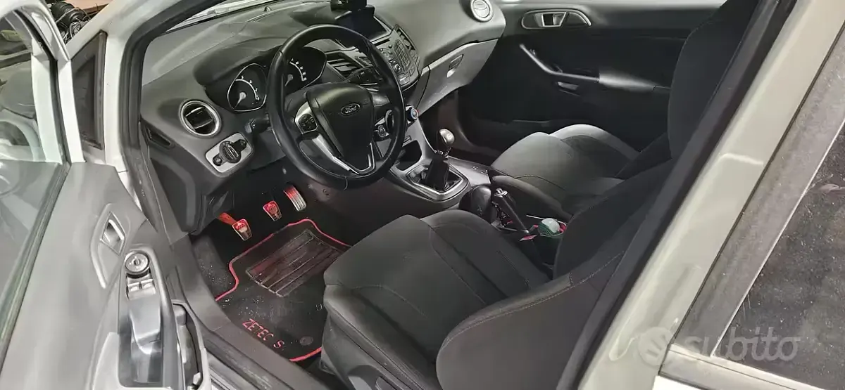 Usata Ford Fiesta ST-Line 101 CV (74 kW) 2017 Bianco Utilitaria