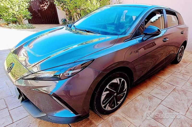 Usata MG MG4 EV 53 kW (73 CV) 2024 Grigio Utilitaria