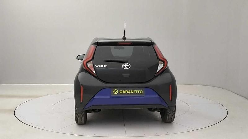 Usata Toyota Aygo Trend 72 CV (52 kW) 2023 Blu Utilitaria
