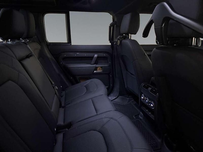 Usata Land Rover Defender SE Dynamic 200 CV (147 kW) 2026 Carphatian grey SUV