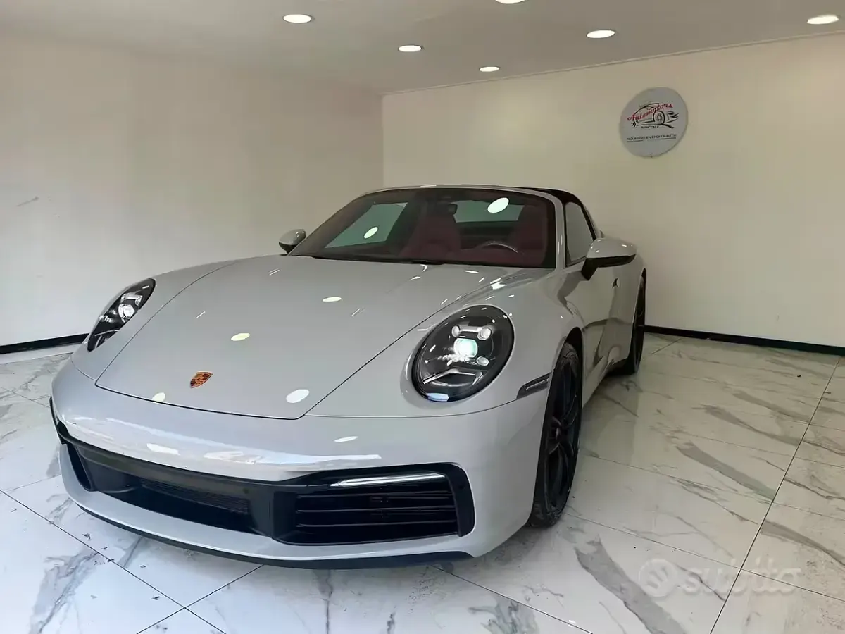 Usata Porsche 911 385 CV (283 kW) 2023 Grigio Cabrio
