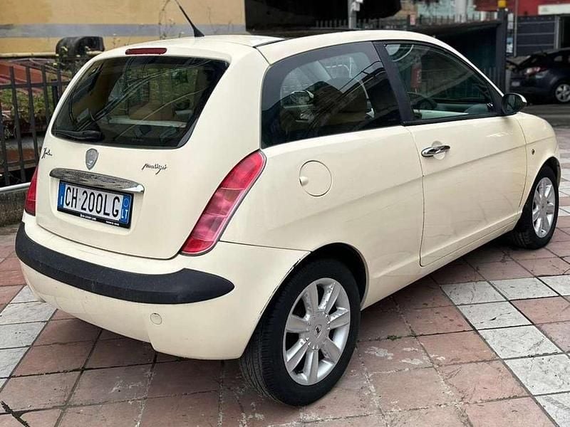 Usata Lancia Ypsilon 70 CV (51 kW) 2004 Beige Utilitaria