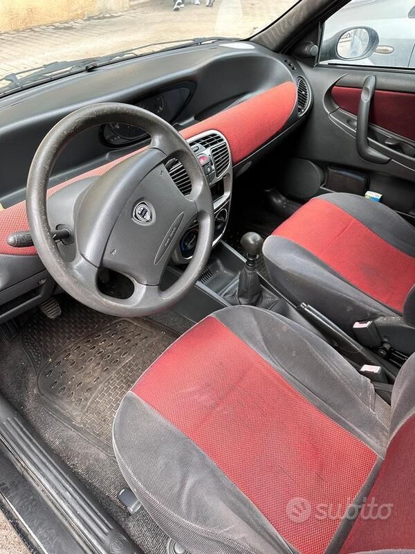 Usata Lancia Ypsilon 60 CV (44 kW) 2000 Nero Utilitaria