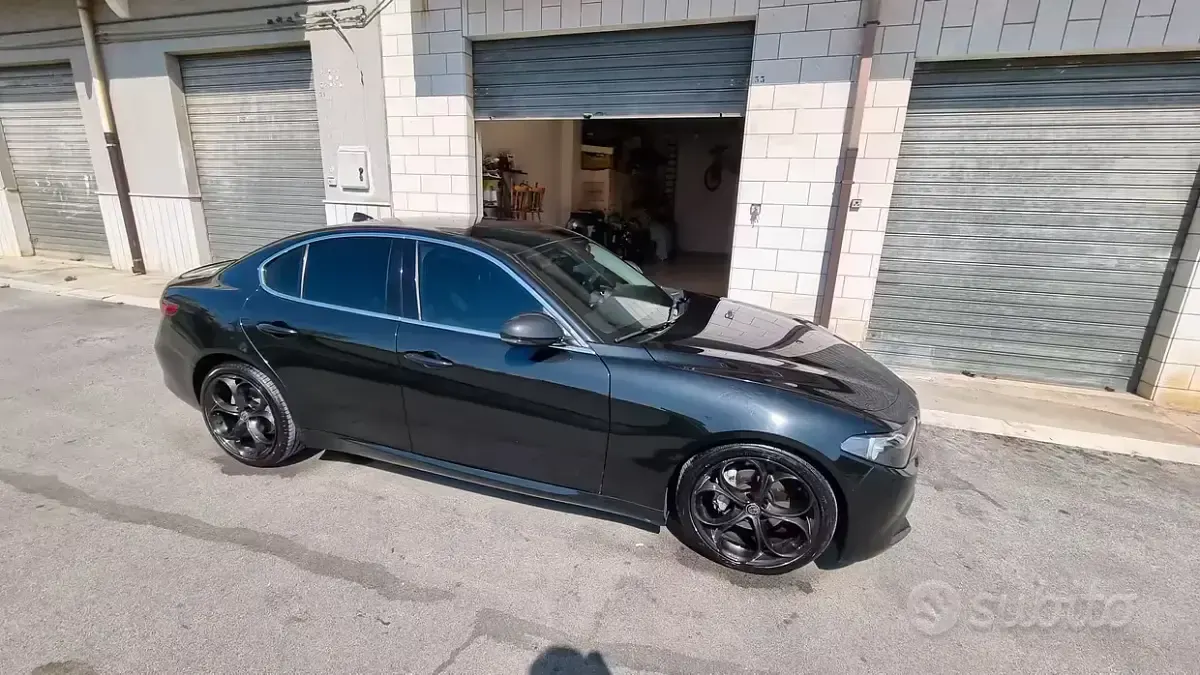 Usata Alfa Romeo Giulia 150 CV (110 kW) 2016 Nero Berlina