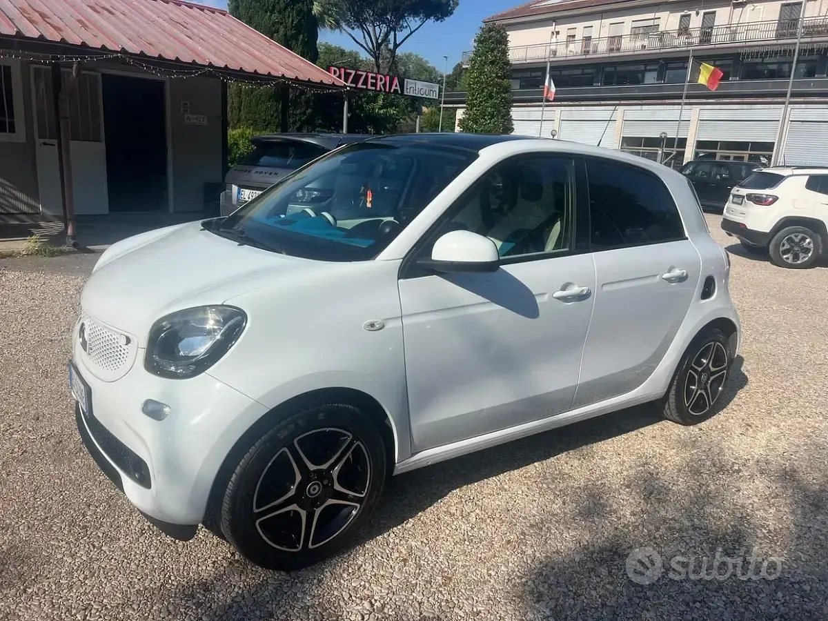 Usata Smart ForFour Proxy 71 CV (52 kW) 2014 Bianco Utilitaria
