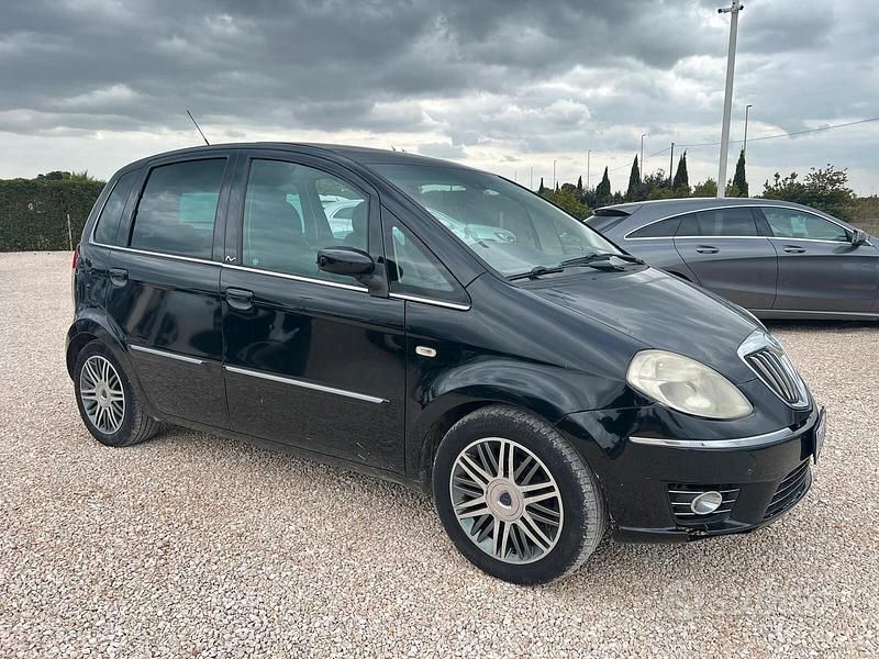 Usata Lancia Musa 95 CV (69 kW) 2008 Nero Monovolume