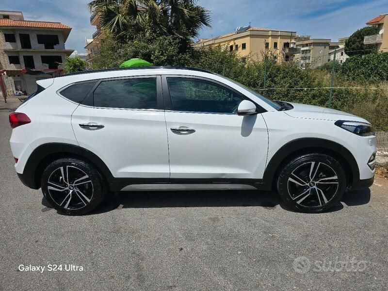 Bianco Usata 2017 Hyundai Tucson SUV | 14.900 € (Buon prezzo) - Immagine 1/4