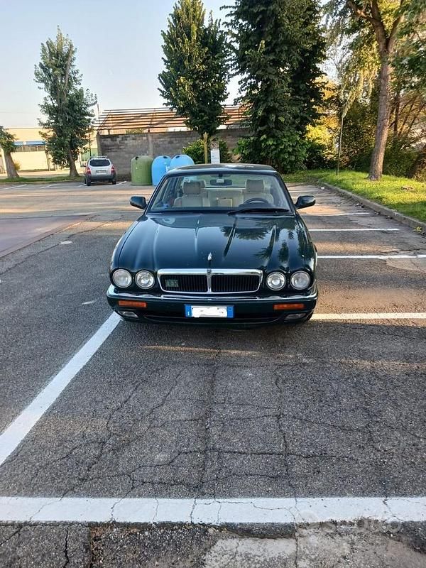 Usata Jaguar XJ 211 CV (155 kW) 1995 Verde Berlina