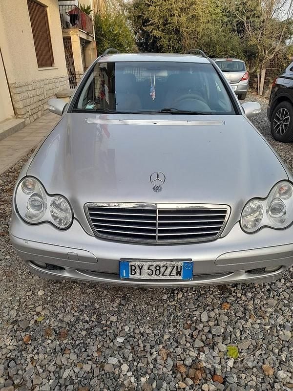 Grigio Usata 2002 Mercedes C200 Station wagon | 1200 € (Buon prezzo) - Immagine 1/4