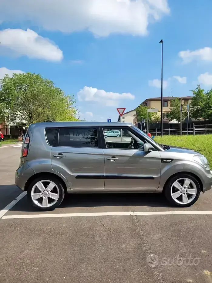 Usata Kia Soul Active 128 CV (94 kW) 2011 Grigio SUV