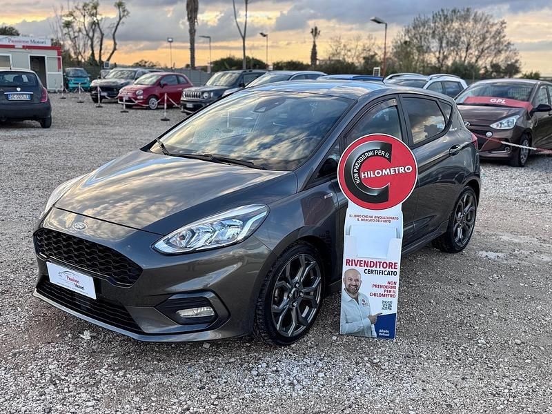 Usata Ford Fiesta ST-Line 86 CV (63 kW) 2017 Grigio Berlina