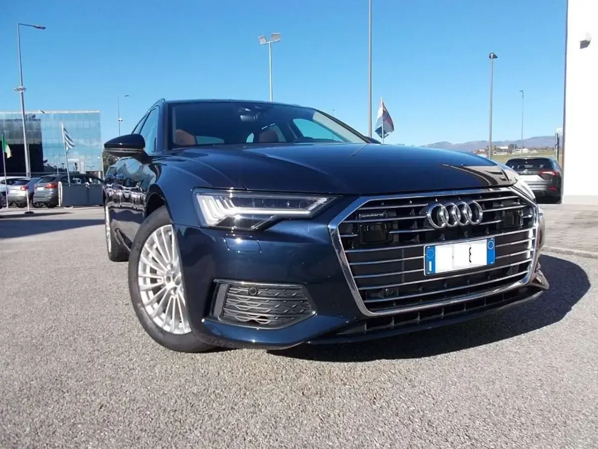 Usata Audi A6 Sport 204 CV (150 kW) 2020 Blu notte Station wagon
