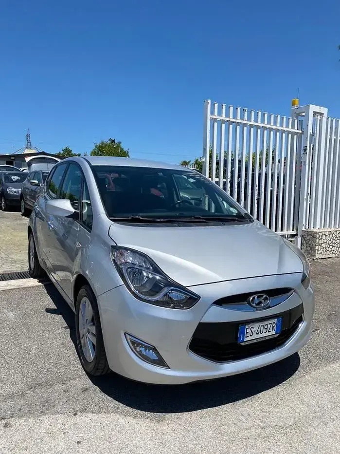 Usata Hyundai ix20 Comfort 90 CV (66 kW) 2013 Grigio Utilitaria