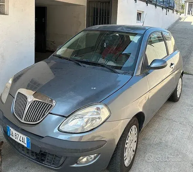 Usata Lancia Ypsilon 60 CV (44 kW) 2006 Grigio Utilitaria