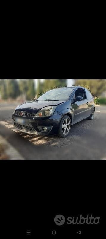 Usata Ford Fiesta 90 CV (66 kW) 2006 Nero Utilitaria