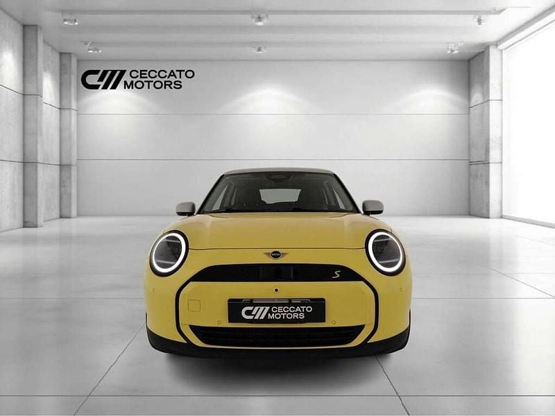 Usata Mini Cooper SE Classic 160 kW (218 CV) 2025 Sunny side yellow Utilitaria