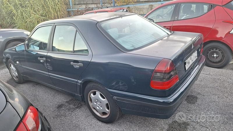Usata Mercedes C200 Classic 191 CV (140 kW) 1997 Blu Berlina