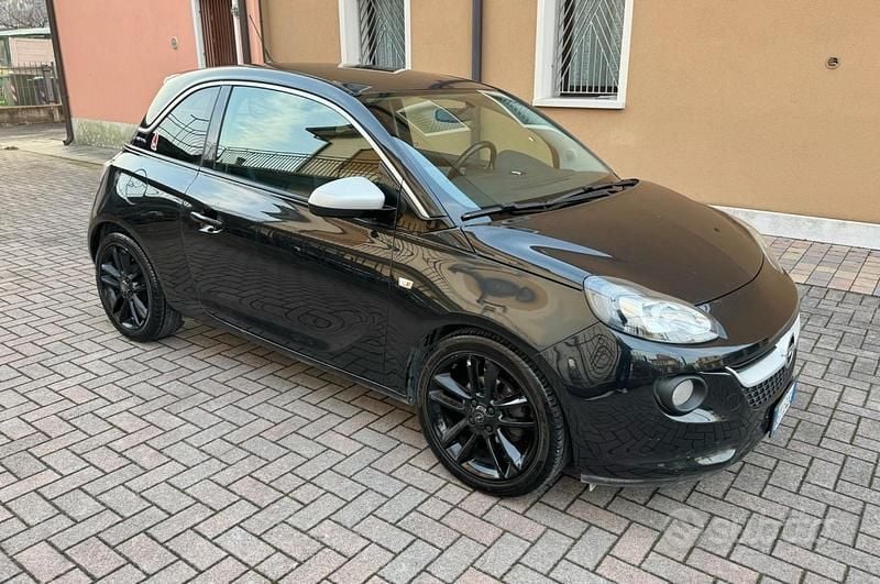 Usata Opel Adam Glam 87 CV (63 kW) 2014 Nero Utilitaria