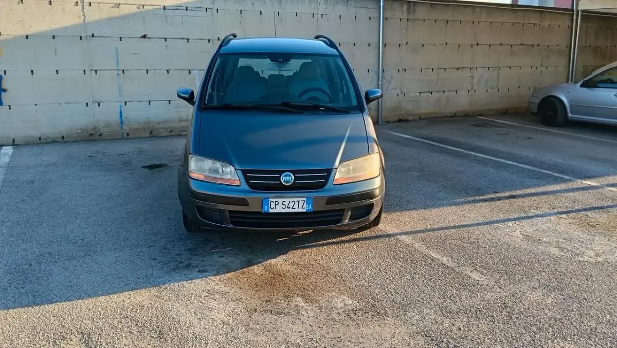 Usata Fiat Idea 69 CV (50 kW) 2004 Grigio Monovolume