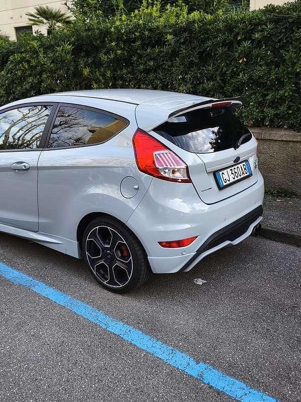 Usata Ford Fiesta ST 200 CV (147 kW) 2016 Berlina