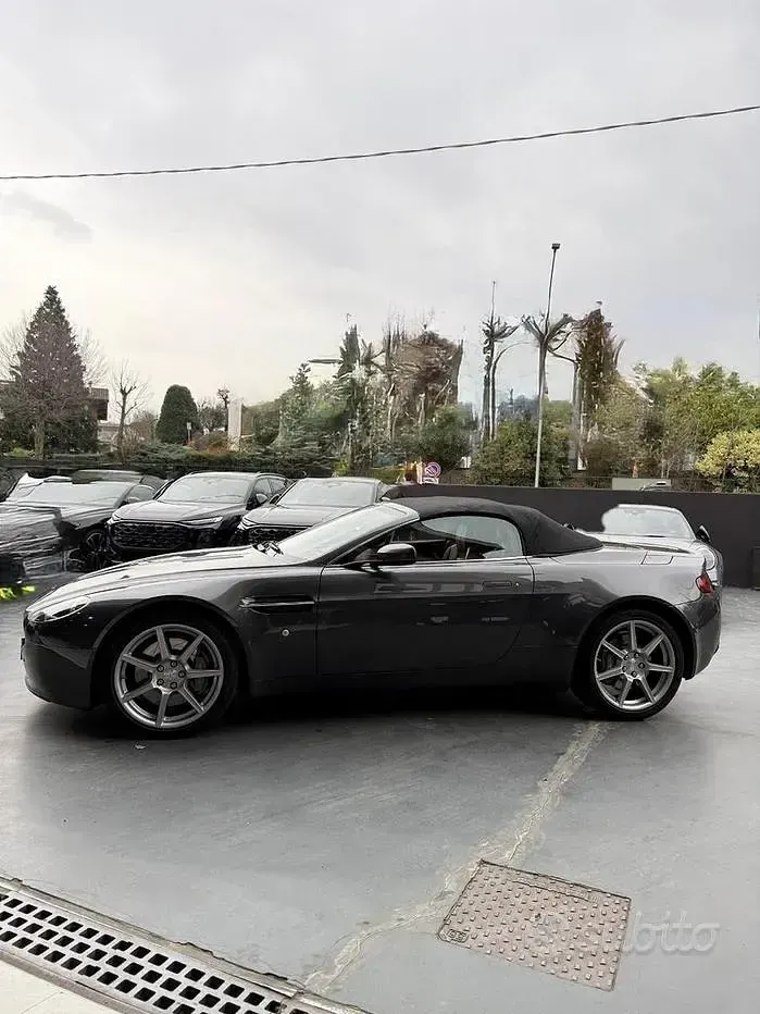 Usata Aston Martin V8 Vantage 385 CV (283 kW) 2007 Grigio Cabrio