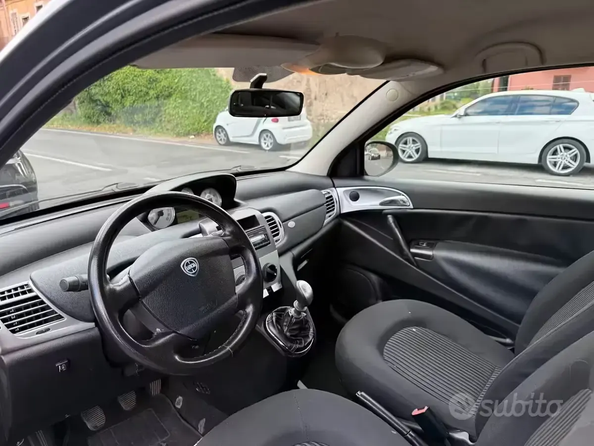 Usata Lancia Ypsilon 77 CV (56 kW) 2010 Grigio Utilitaria