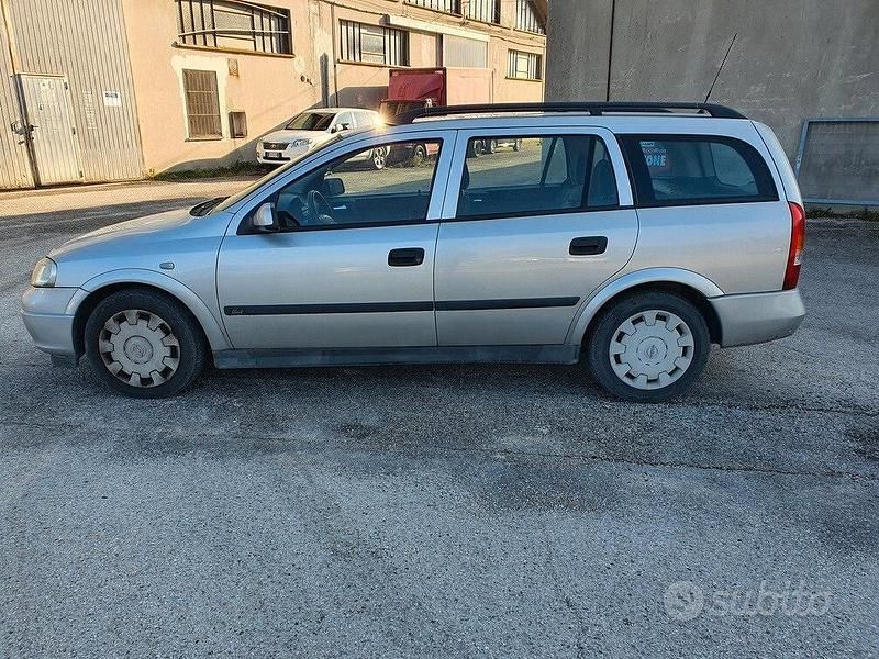 Usata Opel Astra Club 100 CV (73 kW) 2001 Grigio Station wagon