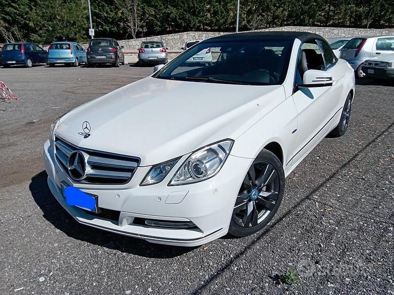 Usata Mercedes E220 170 CV (125 kW) 2011 Bianco Cabrio