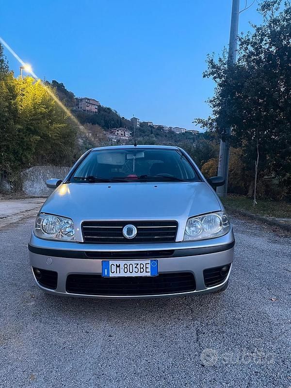 Usata 2006 Fiat Punto Tre volumi | 2000 € - Immagine 1/4