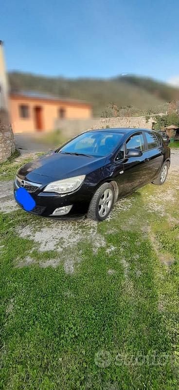 Usata Opel Astra Cosmo 110 CV (80 kW) 2010 Nero Berlina