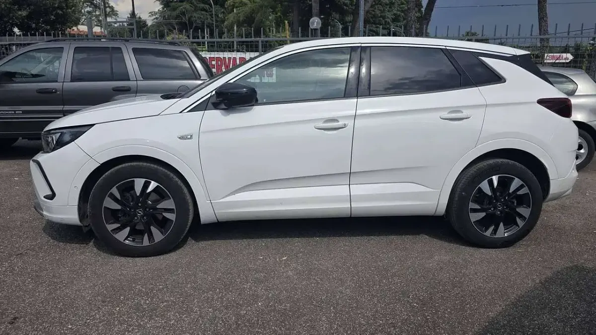 Usata Opel Grandland X GS Line 131 CV (96 kW) 2023 Bianco SUV