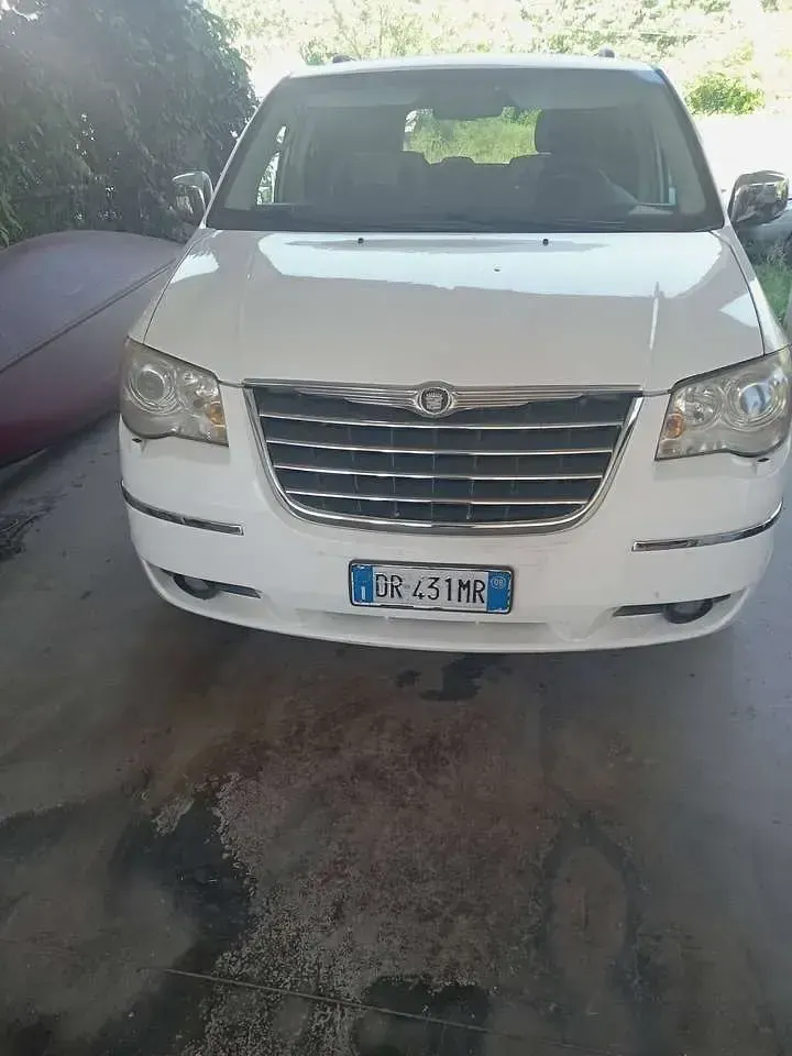 Usata Chrysler Grand Voyager Limited 163 CV (119 kW) 2008 Bianco Monovolume