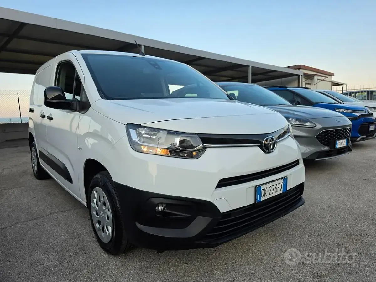Usata Toyota Proace City City 101 CV (74 kW) 2022 Bianco Monovolume