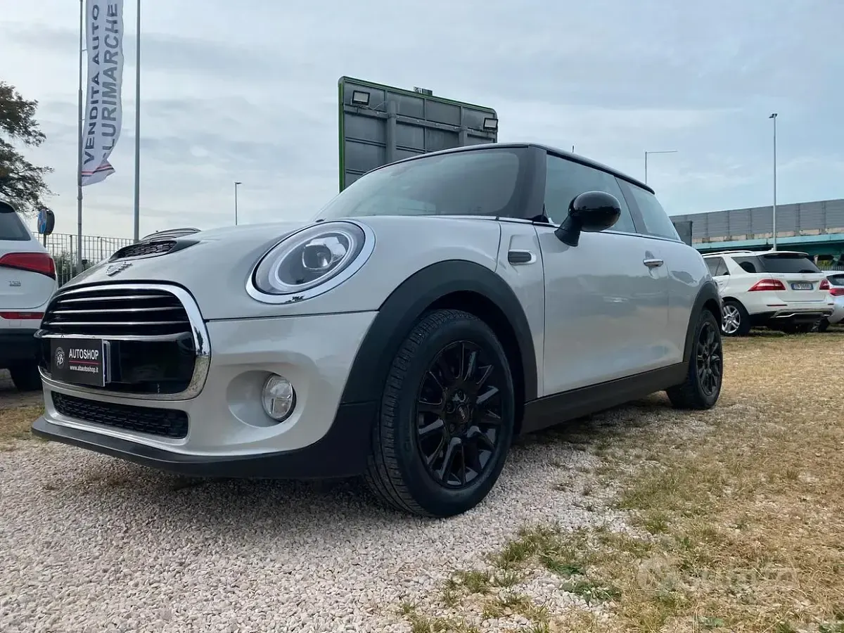 Usata Mini Cooper D 116 CV (85 kW) 2019 Grigio Utilitaria
