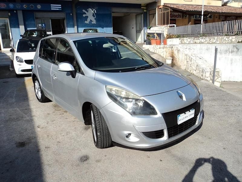 Usata Renault Scénic III Luxe 150 CV (110 kW) 2010 Argento Monovolume
