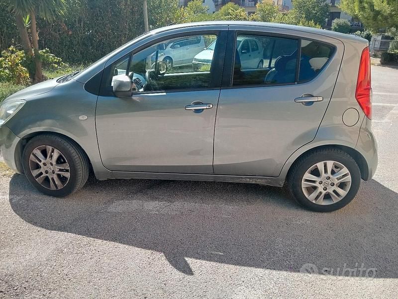 Usata Opel Agila 68 CV (50 kW) 2011 Grigio Utilitaria