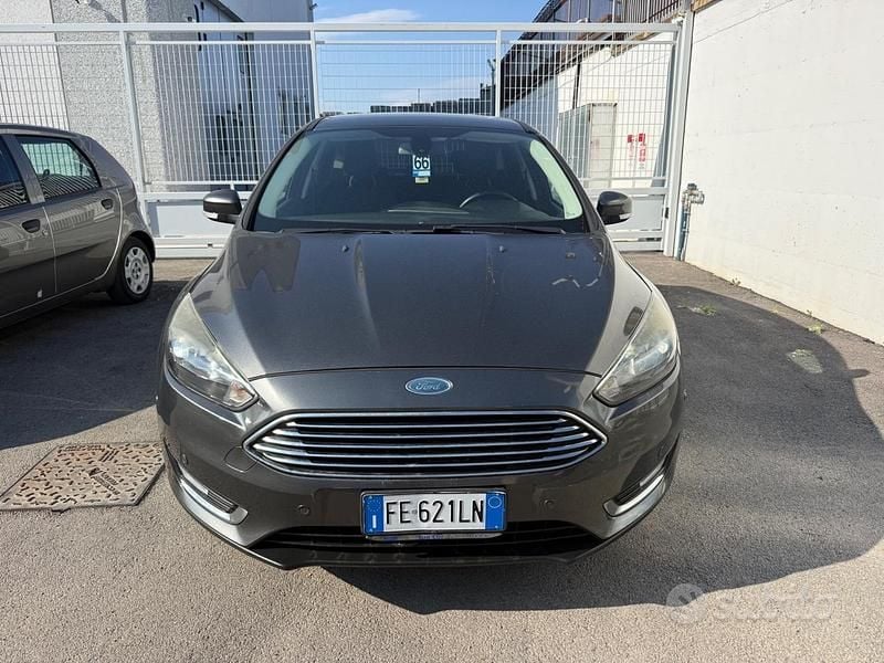 Usata Ford Focus Titanium 125 CV (91 kW) 2016 Grigio Berlina