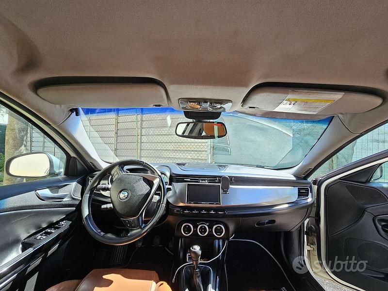 Usata Alfa Romeo Giulietta 170 CV (125 kW) 2011 Bianco Utilitaria