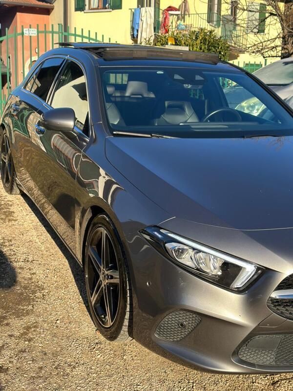 Usata Mercedes A180 116 CV (85 kW) 2019 Grigio Berlina