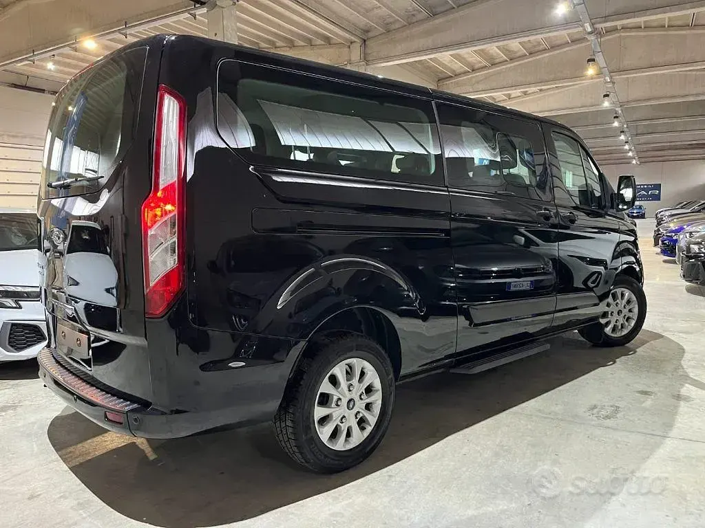 Usata Ford Transit Custom Titanium 150 CV (110 kW) 2023 Nero Monovolume