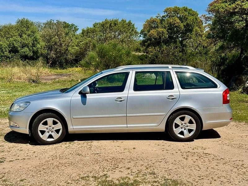 Gebraucht Skoda Octavia Elegance 105 PS (77 kW) 2013 Silber Kombi