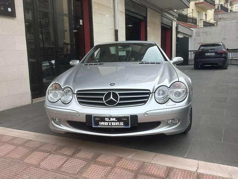 Usata Mercedes SL350 245 CV (180 kW) 2005 Argento Cabrio