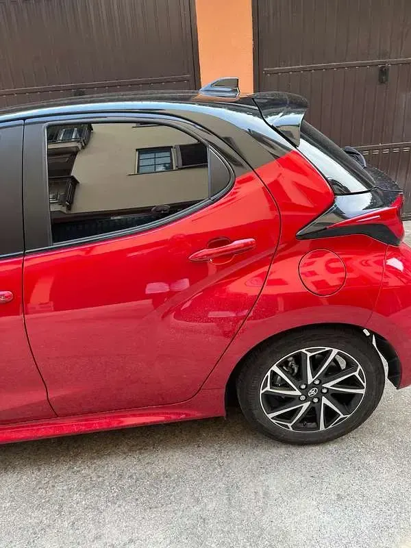 Usata Toyota Yaris Hybrid Style 92 CV (67 kW) 2023 Berlina