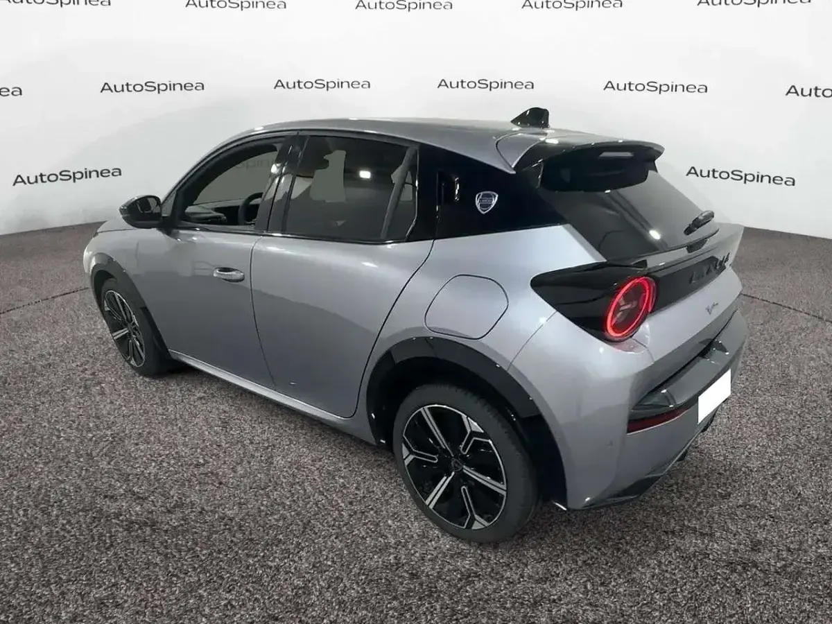 Usata Lancia Ypsilon 101 CV (74 kW) 2025 Grigio Utilitaria