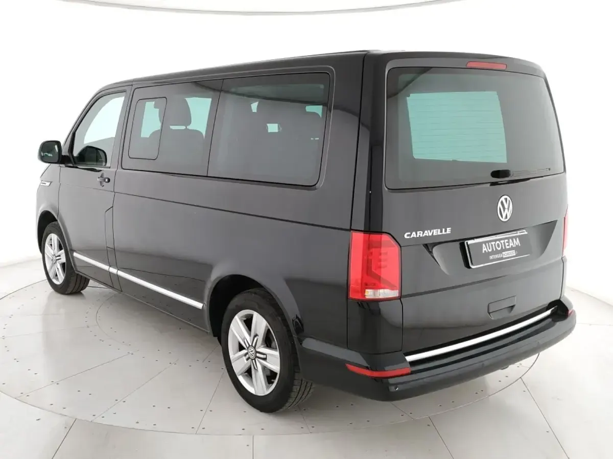 Usata VW Caravelle Comfortline 150 CV (110 kW) 2021 Nero Furgone