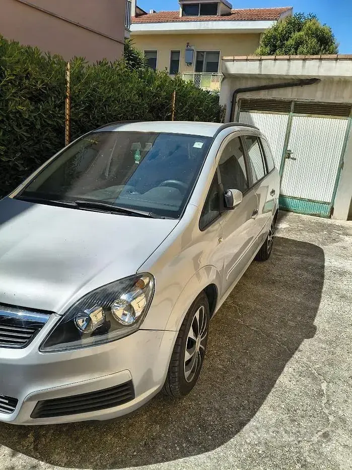 Usata Opel Zafira 120 CV (88 kW) 2007 Grigio Monovolume