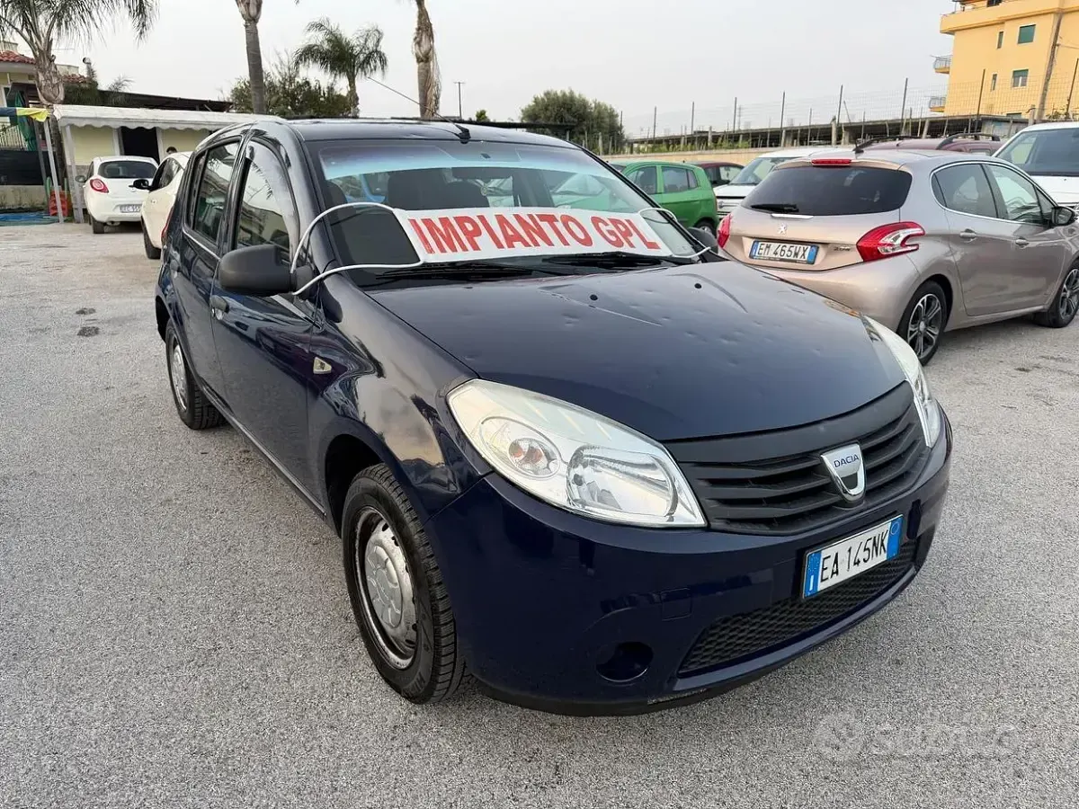 Usata Dacia Sandero 72 CV (52 kW) 2010 Blu Berlina