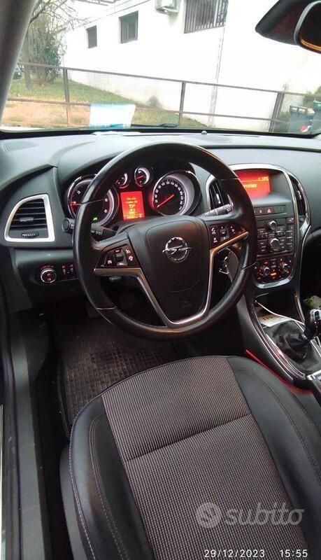 Usata Opel Astra 101 CV (74 kW) 2014 Nero Station wagon