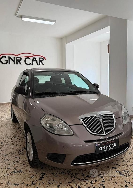 Usata Lancia Ypsilon 90 CV (66 kW) 2010 Grigio Utilitaria