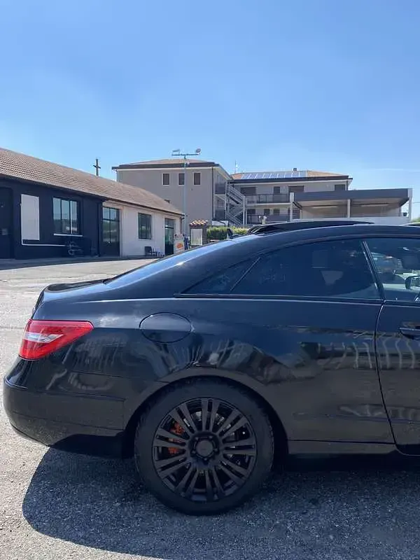 Usata Mercedes E350 231 CV (169 kW) 2009 Nero Coupé